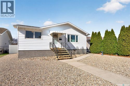 958 Edmonton St, Moose Jaw, SK, S6H3A8 | Card Image