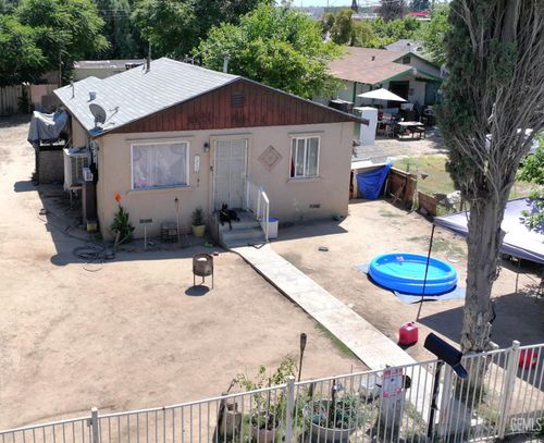 1212 D St, Wasco, CA, 93280-2327 | Card Image