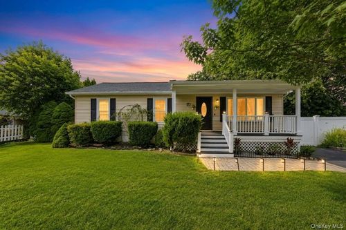 13 Adobe Dr, Shirley, NY, 11967-3301 | Card Image