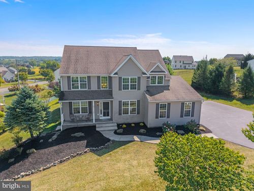 8 Joy Cir, BARTO, PA, 19504-8743 | Card Image