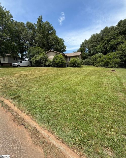 123 Shallowford Rd, Easley, SC, 29640-3915 | Card Image