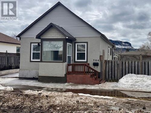 704 Frederica St W, Thunder Bay, ON, P7E3X2 | Card Image