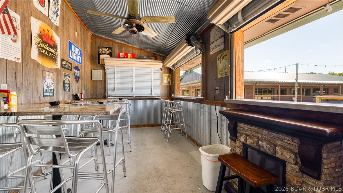 Commercial Sale in Roach
