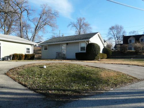 8 Cross St, Fox Lake, IL, 60020-1712 | Card Image