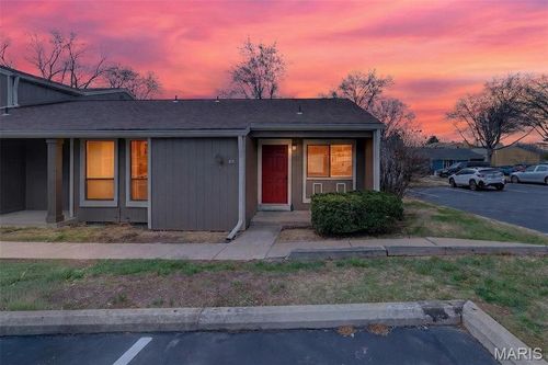 54 Breezy Knoll Ln, Lake St Louis, MO, 63367-2933 | Card Image