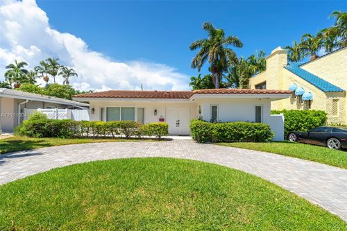 821 Harrison St, Hollywood, FL, 33019-1620 | Card Image