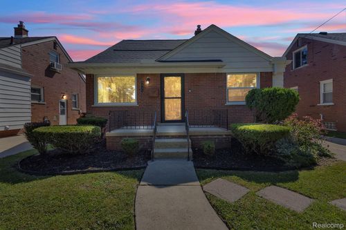 9283 Chatham Ave, Allen Park, MI, 48101-1464 | Card Image