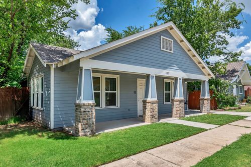 1107 E Cannon St, Fort Worth, TX, 76104-3704 | Card Image