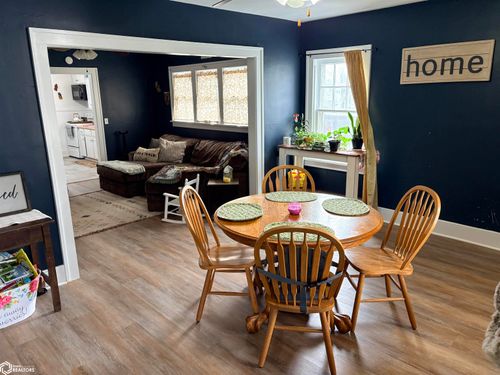 402 S Main St, Centerville, IA, 52544-2416 | Card Image