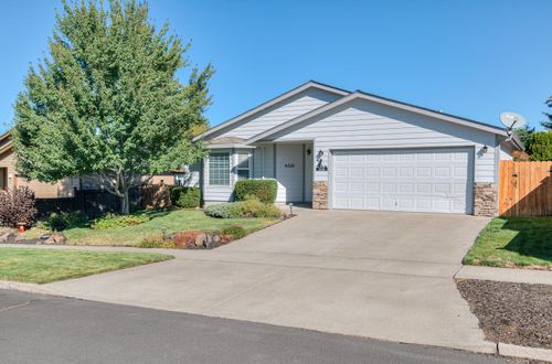 3318 Ne Hoona Dr, Bend, OR, 97701-8308 | Card Image