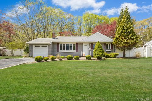 34 Oxbow Road, Brookhaven, NY, 11772 | Card Image