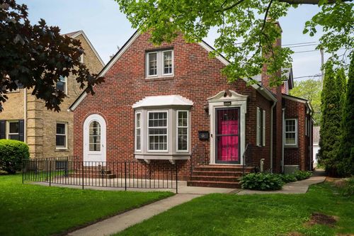 4849 N Newhall Street, Whitefish Bay, WI, 53217 | Card Image