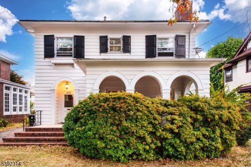 435 Ridge St, Newark, NJ, 07104-1421 | Card Image