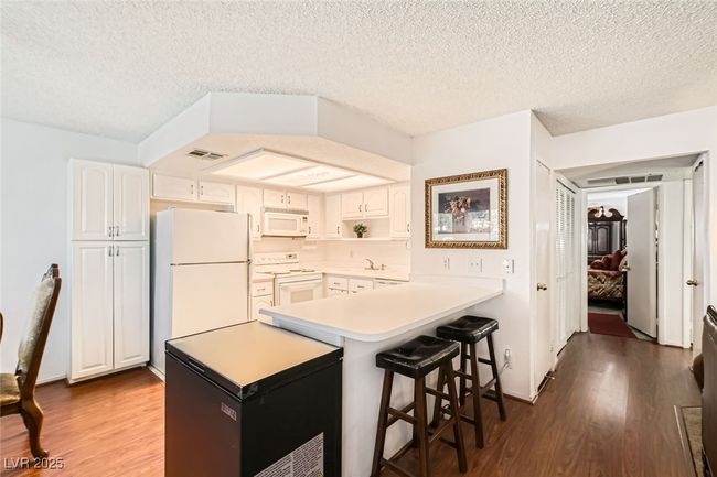 UNIT-101 - 1104 Pinto Rock Ln, Condo with 2 bedrooms, 2 bathrooms and null parking in Las Vegas NV | Image 5