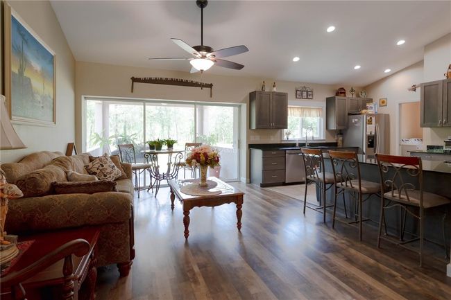 13850 Se 73 Rd Ln, House other with 3 bedrooms, 2 bathrooms and null parking in MORRISTON FL | Image 5