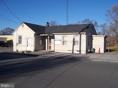 630 W Race St, MARTINSBURG, WV, 25401-2760 | Card Image