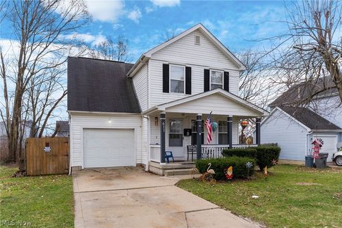 611 Sherwood Ave, Youngstown, OH, 44511-1755 | Card Image