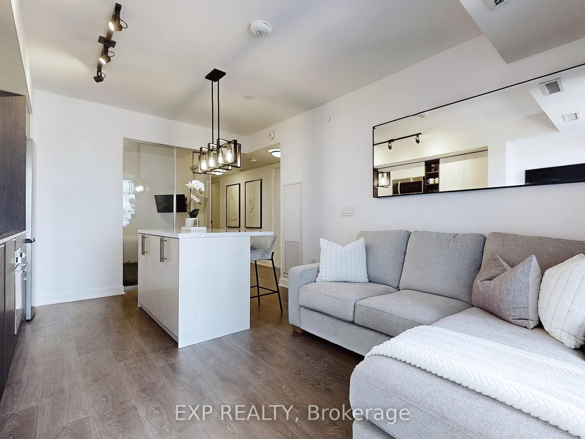 Residential Lease in Toronto W08 5