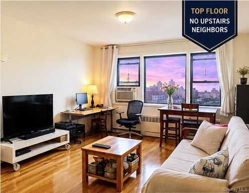 6c-143-36 Barclay Ave, Flushing, NY, 11355-6912 | Card Image
