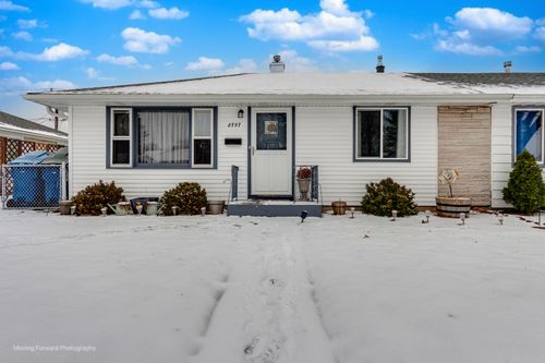 8757 S Kolin Ave, Hometown, IL, 60456-1146 | Card Image