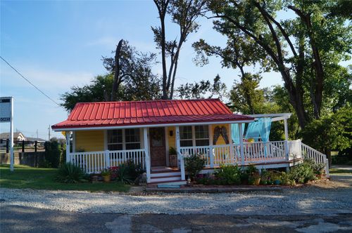 402 E College St, Canton, TX, 75103 | Card Image