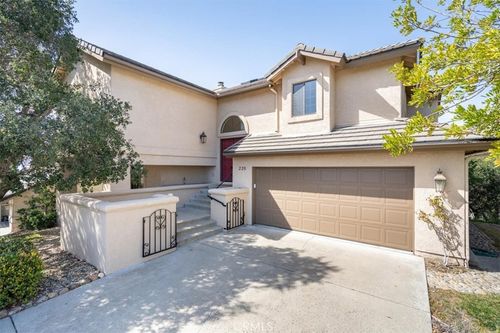 220 Oakwood Ct, ARROYO GRANDE, CA, 93420-2354 | Card Image