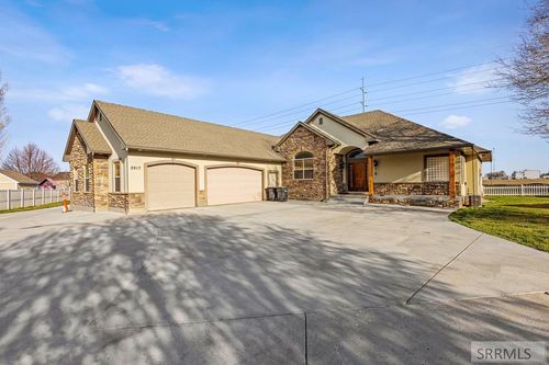 2917 Woodbridge Cir, Idaho Falls, ID, 83401-3380 | Card Image