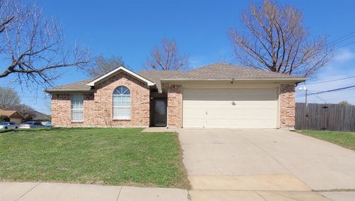 865 W Lynn Creek Dr, Arlington, TX, 76001-8319 | Card Image
