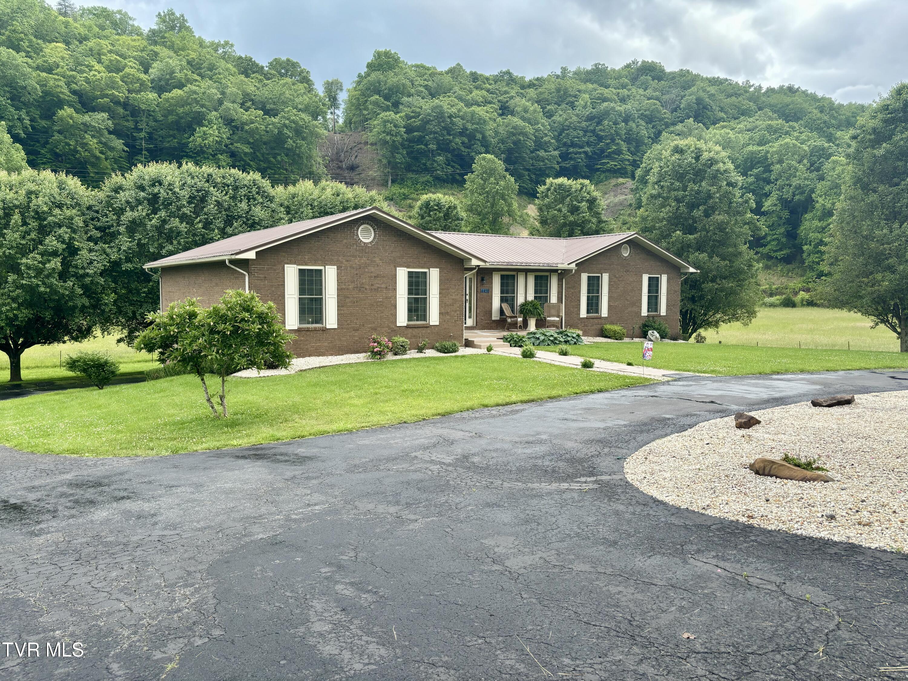 Main St, Sneedville, TN 37869