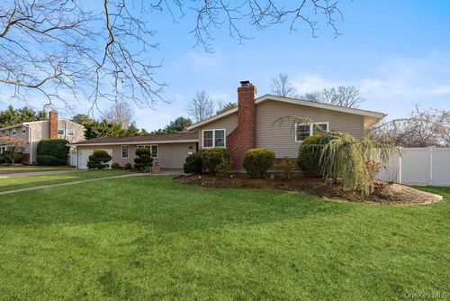 11 Cedar Crest Dr, Dix Hills, NY, 11746-6651 | Card Image