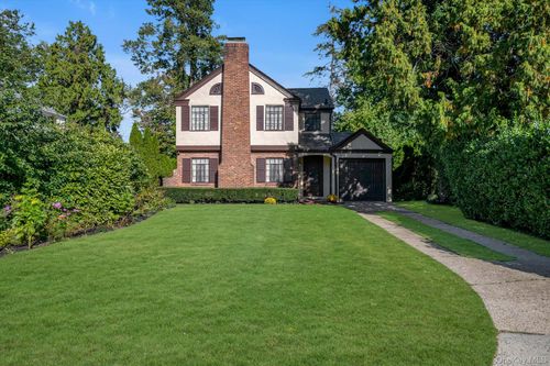 23 Stonehenge Rd, Manhasset, NY, 11030-2522 | Card Image