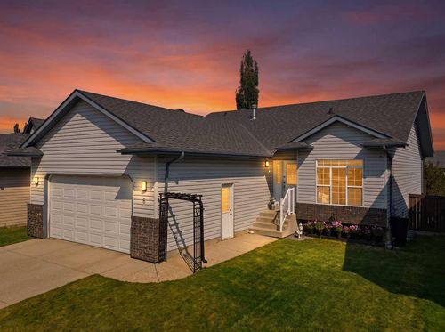 6 Firdale Dr, Sylvan Lake, AB, T4S2H9 | Card Image