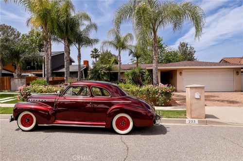 233 Kanan Rd, Oak Park, CA, 91377-1107 | Card Image