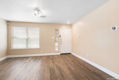 140 Springtree Pkwy, Cibolo, TX, 78108-3226 | Card Image