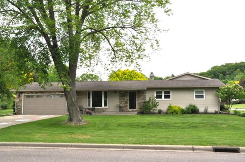 985 Fairway Cir, Plain, WI, 53577-9781 | Card Image