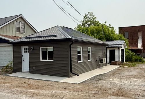19 Victoria St, Stirling, ON, K0K3E0 | Card Image