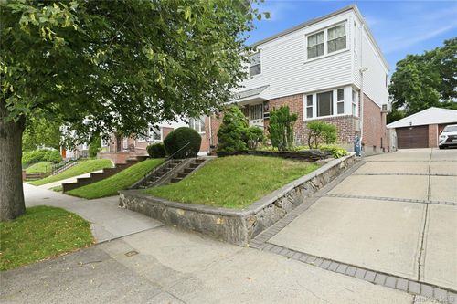6715 215th St, Oakland Gardens, NY, 11364-2523 | Card Image