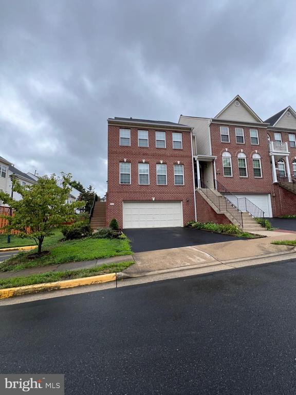 Dunman Way, Alexandria, VA 22315