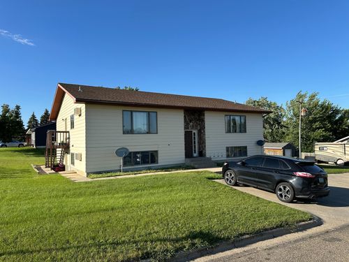 411 11th Ave W, Lisbon, ND, 58054-4358 | Card Image
