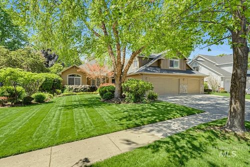 1579 N Watson Way, Eagle, ID, 83616-7015 | Card Image