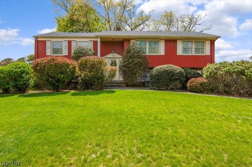 8 Wedgewood Dr, Wayne, NJ, 07470-6021 | Card Image