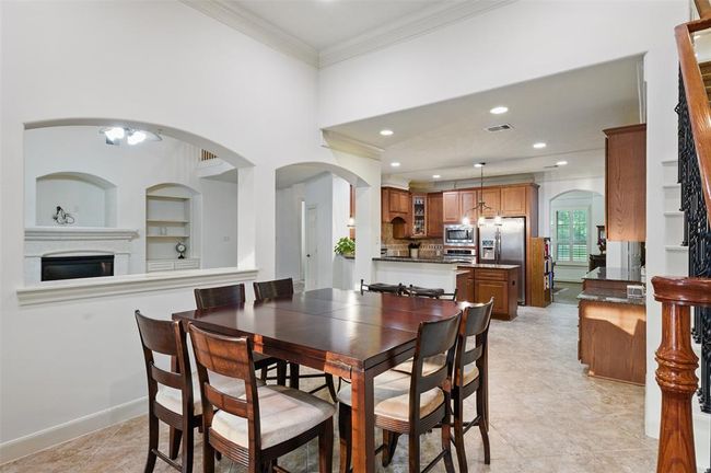 breakfast room, kitchen and living room | Image 16