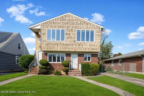 121 Evergreen Ave, Staten Island, NY, 10305-1333 | Card Image