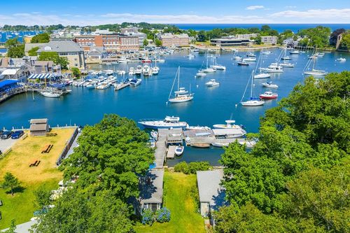 14 School St, Falmouth, MA, 02543-1127 | Card Image