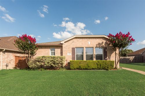 227 Deerfield Ct, Cedar Hill, TX, 75104-1211 | Card Image