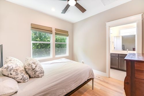 112 E 54th St, Austin, TX, 78751-1271 | Card Image
