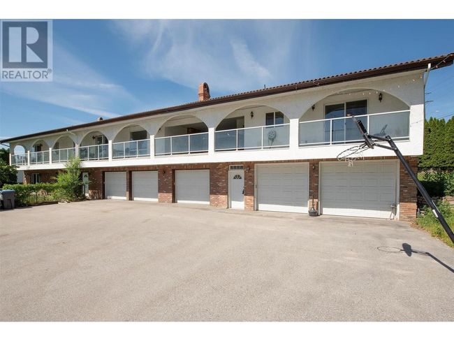 215 Arab Rd, House other with 8 bedrooms, 6 bathrooms and 5 parking in Kelowna BC | Image 5