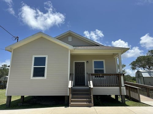 1427 16th St, Rockport, TX, 78382-7400 | Card Image