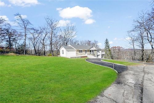 225 Hilltop St, Mahopac, NY, 10541-2840 | Card Image