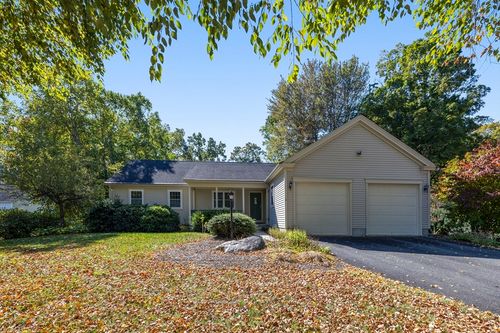 11 Sheerman Ln, Amherst, MA, 01002-1543 | Card Image